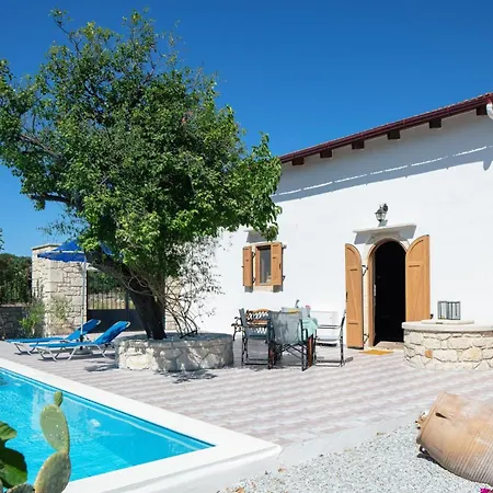 Silver Gem With Private Pool Vilă *